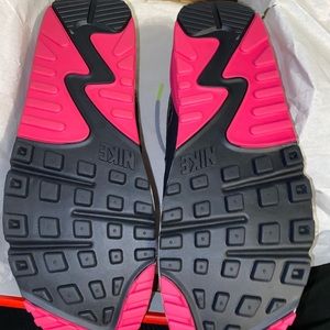 Air max 90 essential wolf grey black and pink